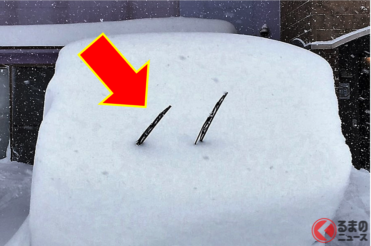 ニョキ…雪から顔を出すワイパー