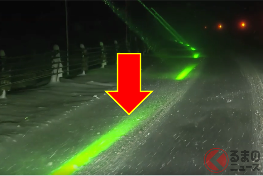ひ、光ってる!? 謎の車線の正体とは(Photo:株式会社ネクスコ・エンジニアリング東北)