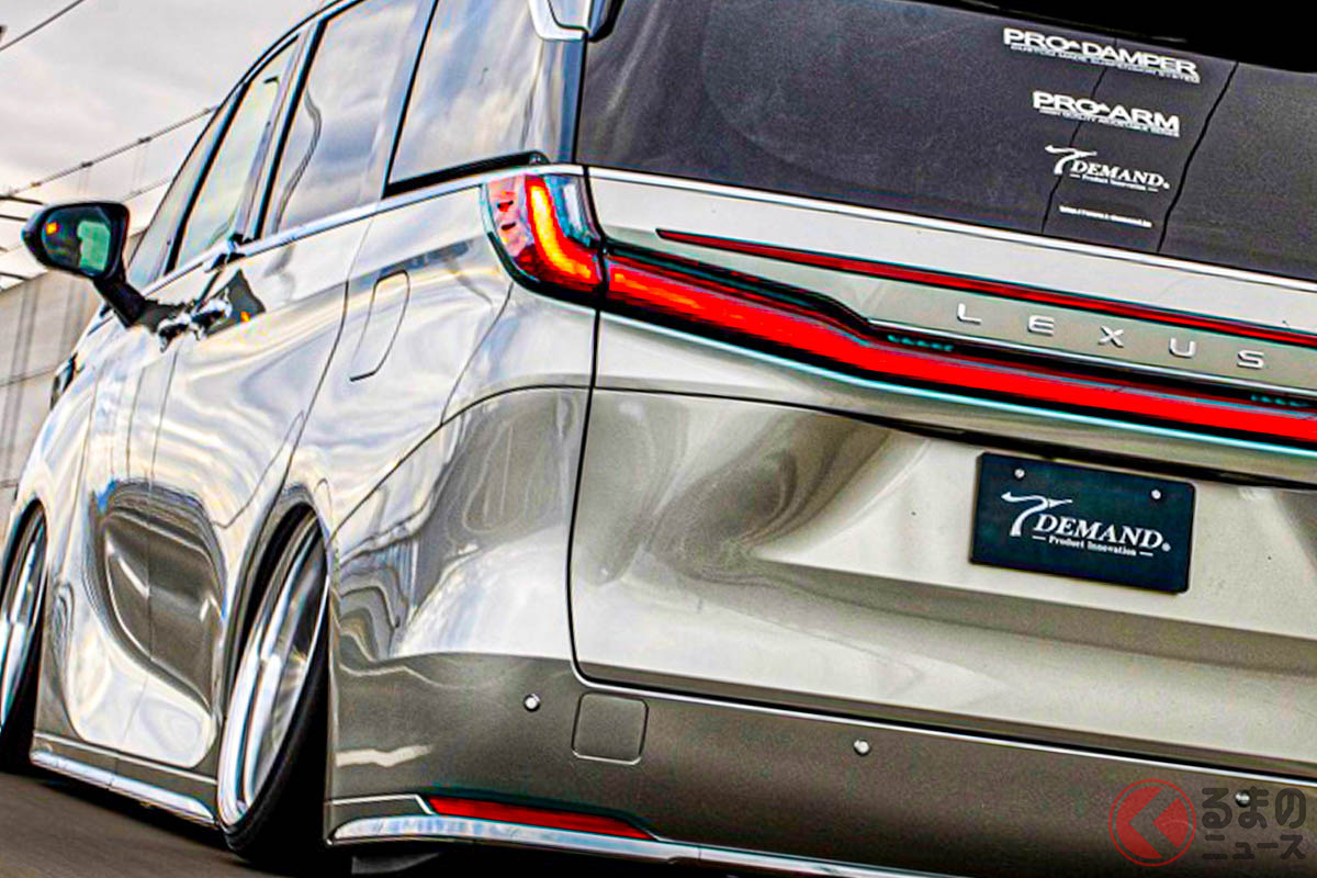 レクサス新型「LM」を早速ベタベタに!(Photo:T-DEMAND)