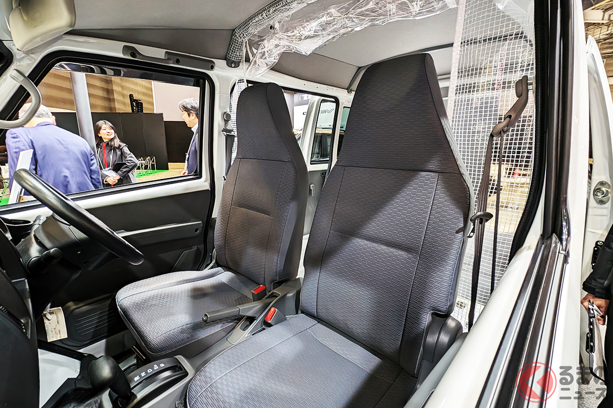 三菱新型「ミニキャブEV」の室内
