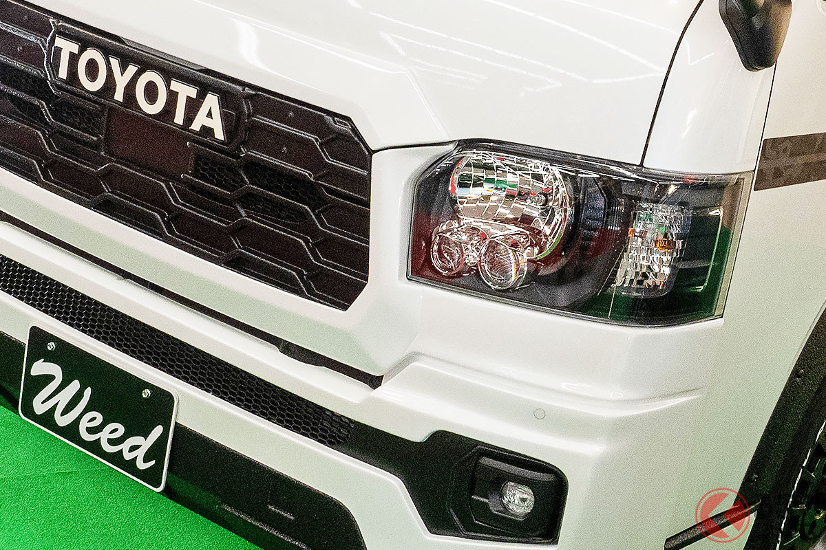 えっ! これがトヨタ「ハイエース」!? タフなイメージに一新したカスタムモデル「WARLOCK(ワーロック)」