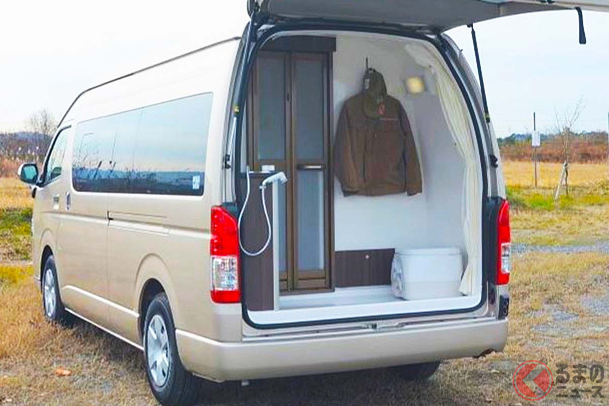 「シャワールーム」を完備したトヨタ「ハイエース」