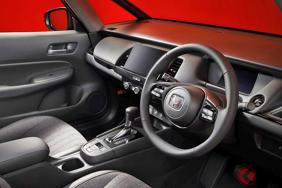 精悍ブラックにコーディネートした「BLACK STYLE」