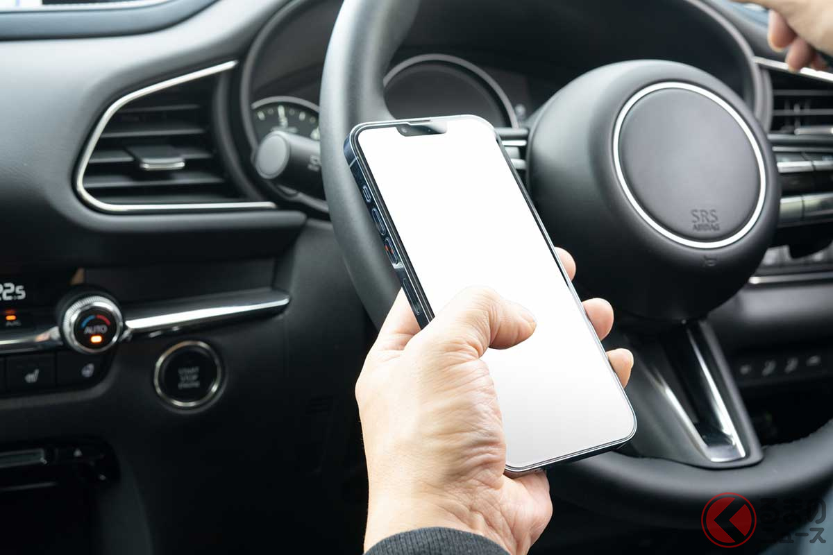 便利な「スマホホルダー」取り付け場所によっては違反になる
