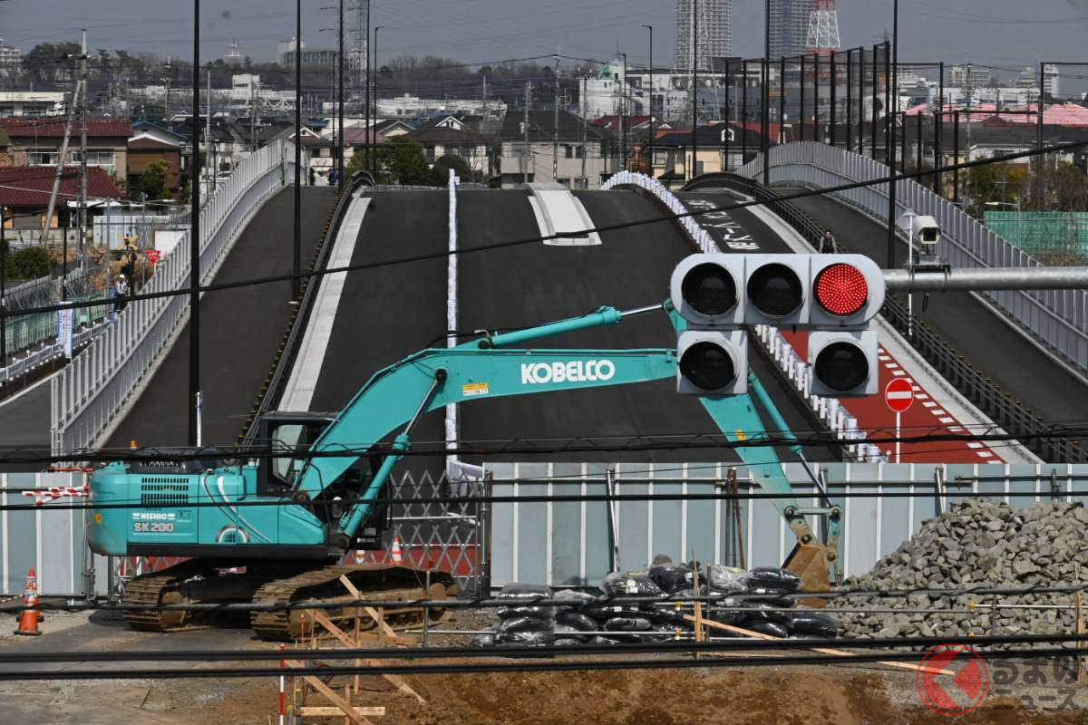 「国立インター入口」から新府中街道を望む(2024年3月撮影)