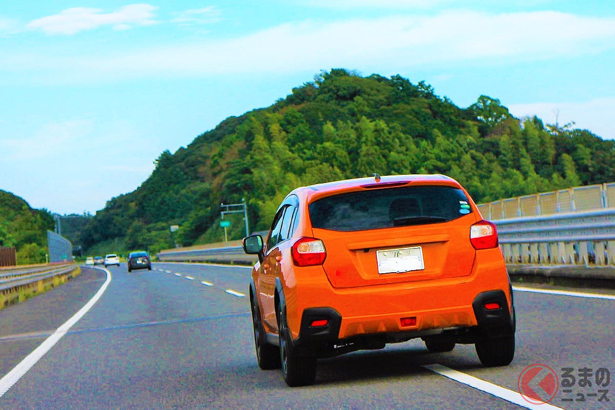 追い越しを終えたら速やかに左側の「走行車線」に戻りましょう