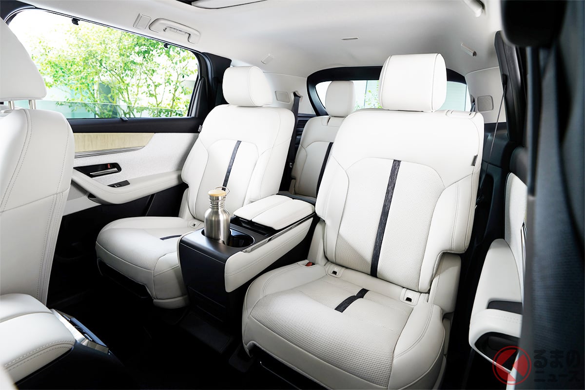 内装もゴージャス! マツダから新型「CX-80」初公開!