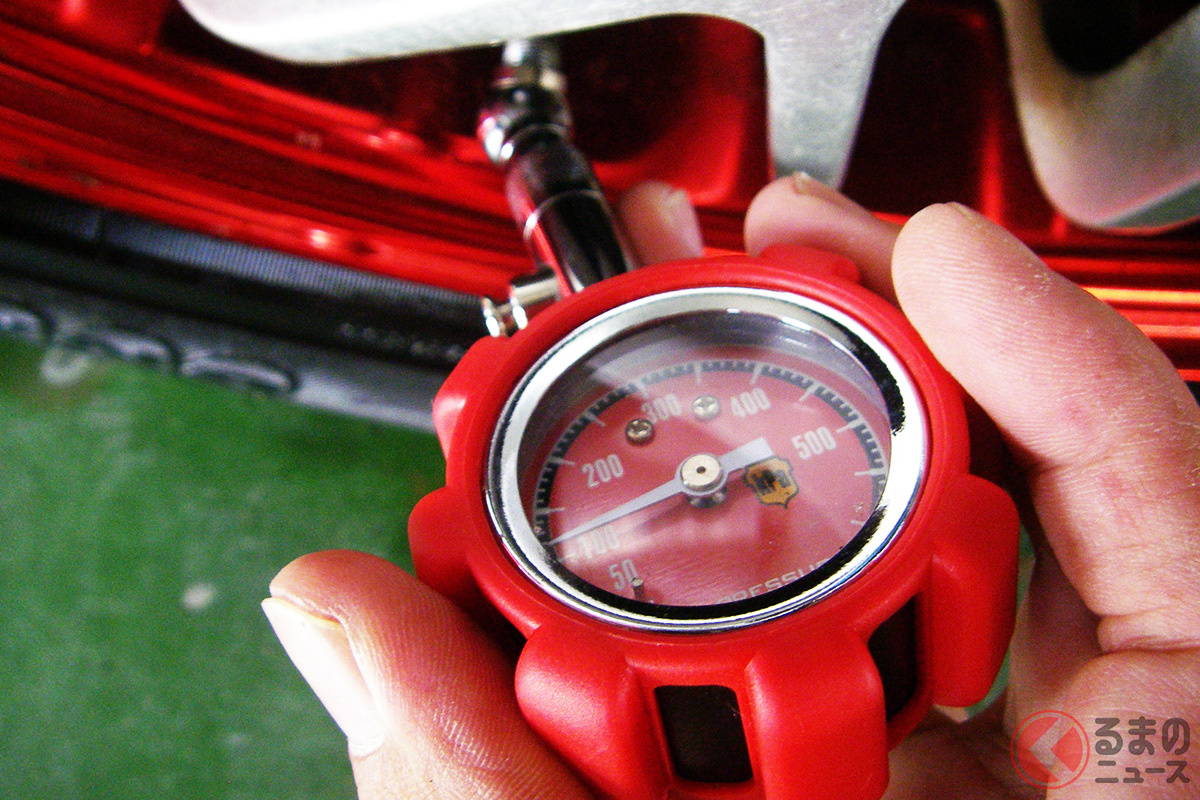 タイヤの空気圧「高めにしますか」はなぜ聞かれるのか