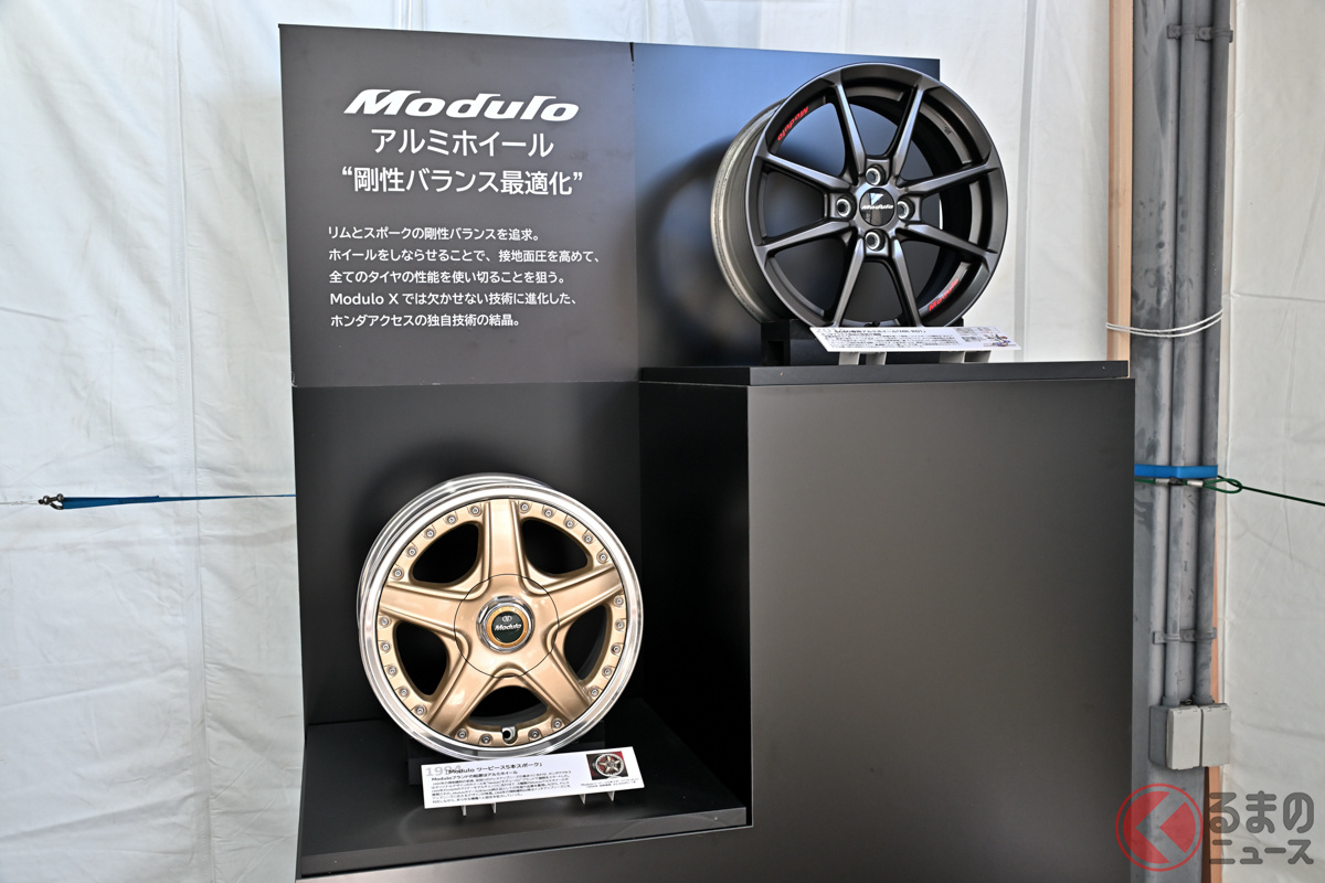 1994年に初めてモデューロの名称がつけられた2代目VIGOR(ビガー)のマイナーチェンジで採用された2ピースホイール(左)とS660用の「MR-R01」(右)