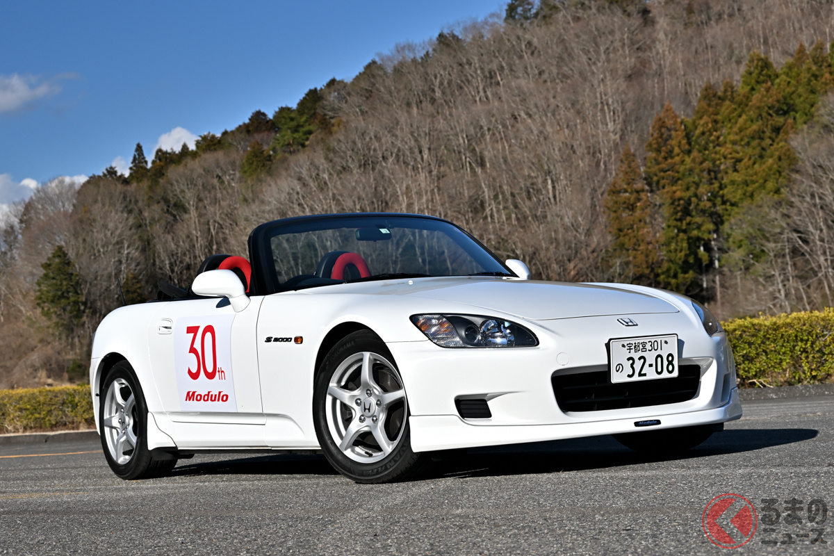 S2000のデビュー当時に用意されていたモデューロパーツが「再現」装着されたデモカーも用意されていた