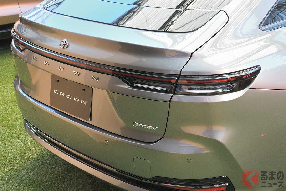 先代よりも値上がりした新型「クラウンセダン」(画像はFCEV)
