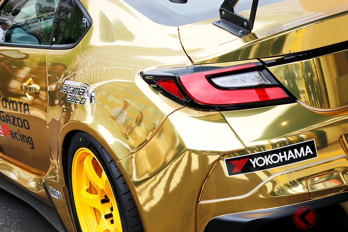 “金ピカ”過ぎる！ トヨタが公開した新たな「“ゴールデン”スポーツカー」とは!?