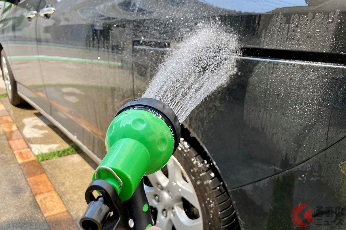 たっぷりの水で洗い流すのが手軽で有効