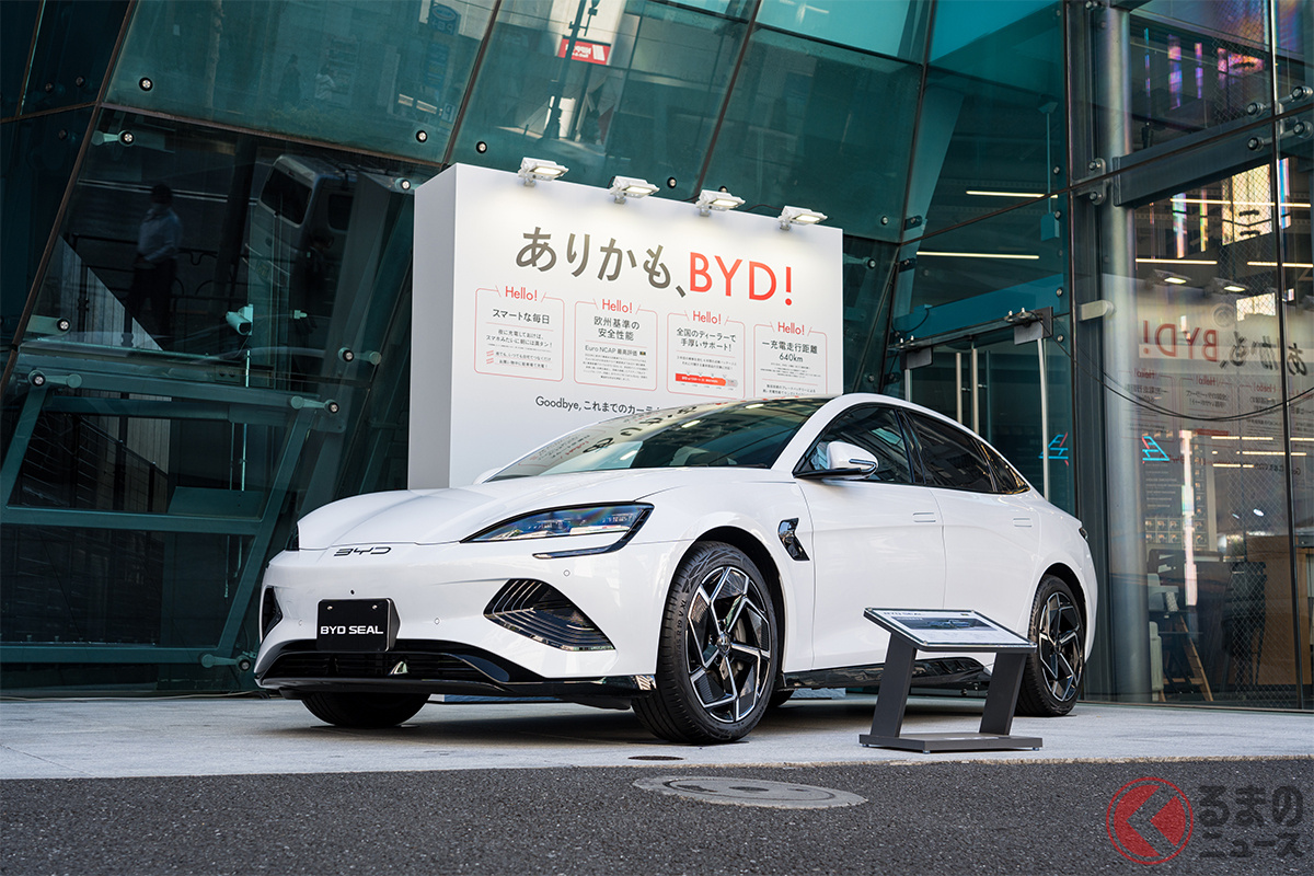 有名女優も「ありかも」と驚きの声!? 今夏発売の新型「高級スポーツセダン」も実車公開! 中国「BYD」が大攻勢を開始した「狙い」とは