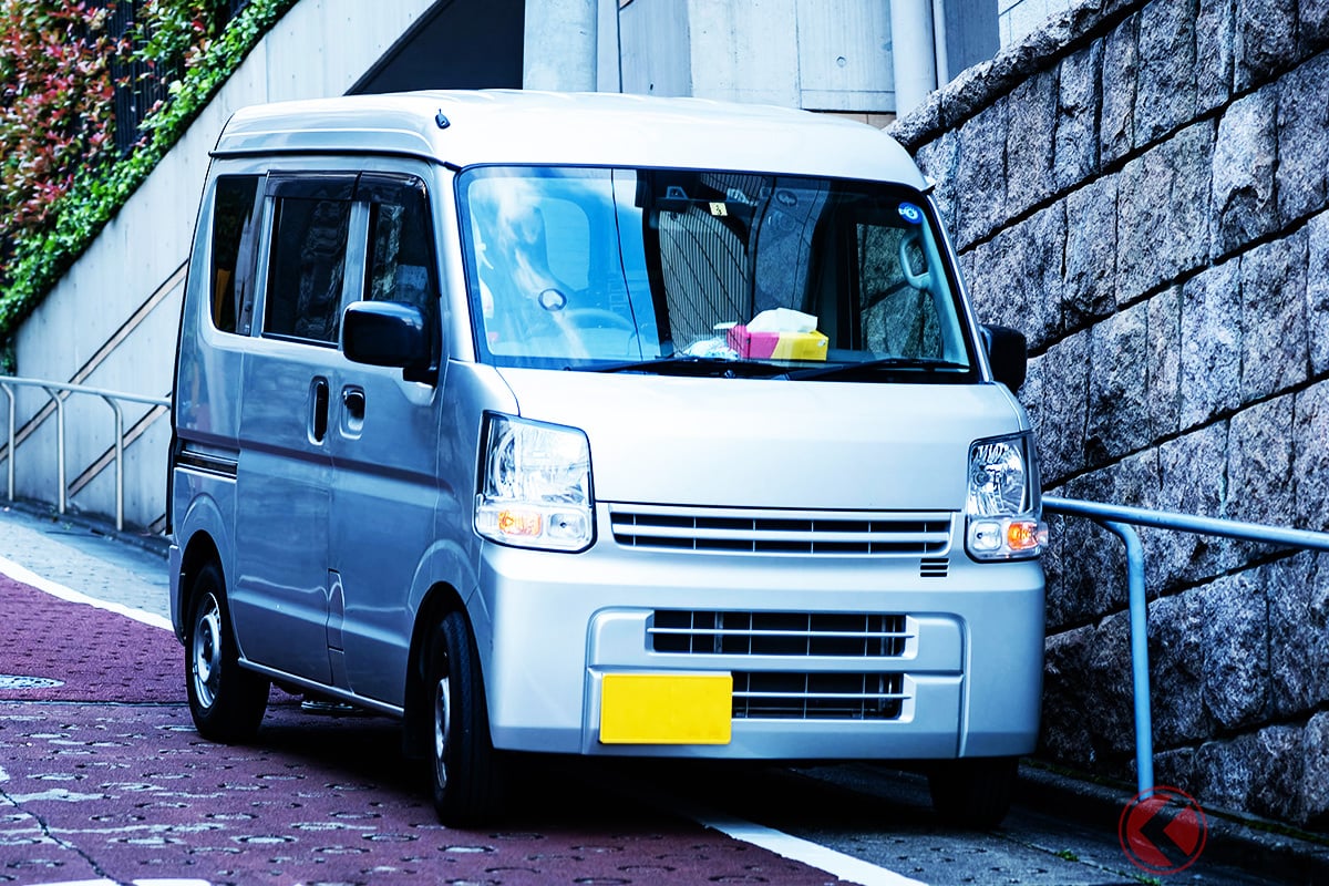 苦手な人が多いクルマの幅寄せ。とくに左寄せは難しい?(画像はイメージ)