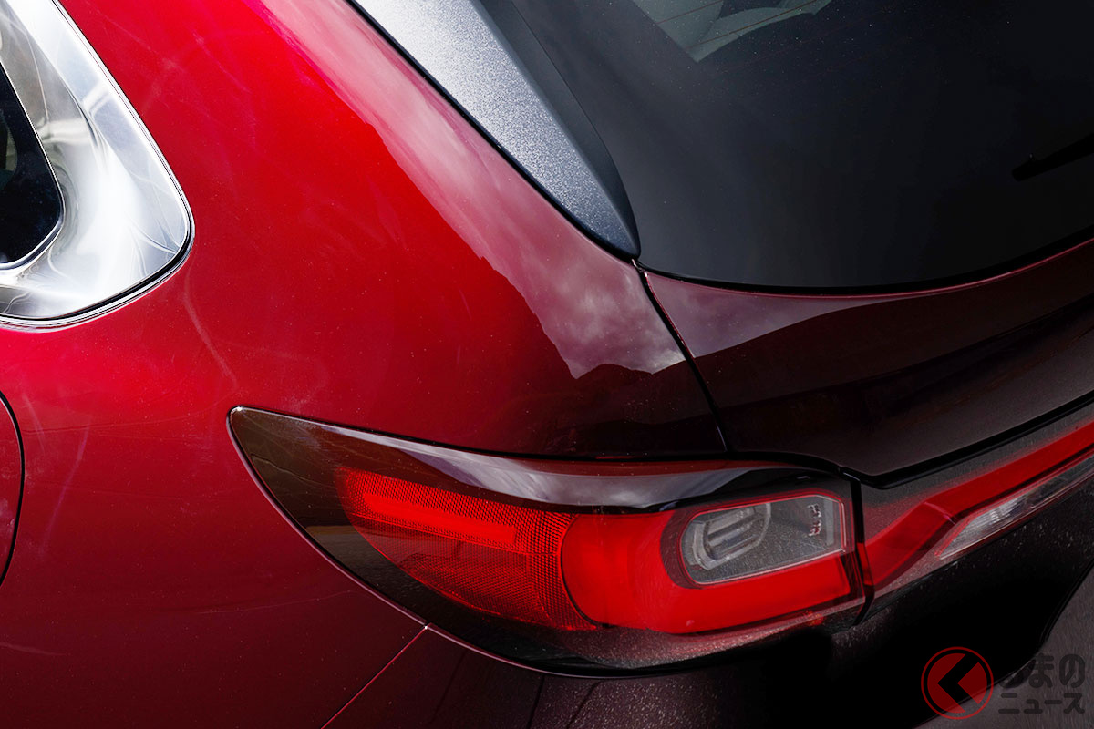 先行公開された新型「CX-80」のテールランプ