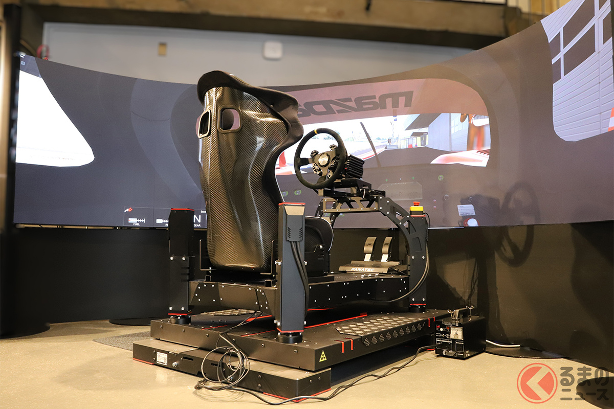 ポーランドのMotion Systems社製「QUBIC SYSTEM電動アクチュエーター」を装備した「シミュレーターラボ」のレーシングシミュレーター