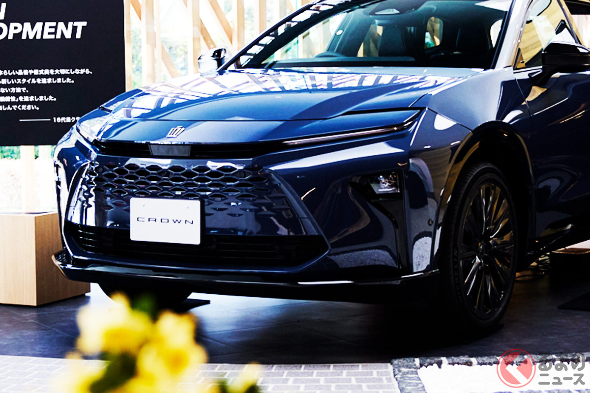 「CROWN STYLE CARAVAN in THE CROWN」で展示された「クラウンエステート(4WD PHEV/ネイビー×シルバー ※プロトタイプモデル)」