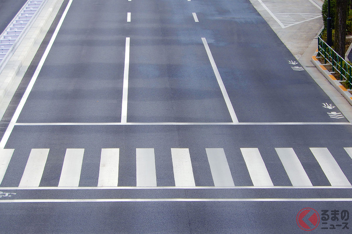 道路に引かれたさまざまな白線