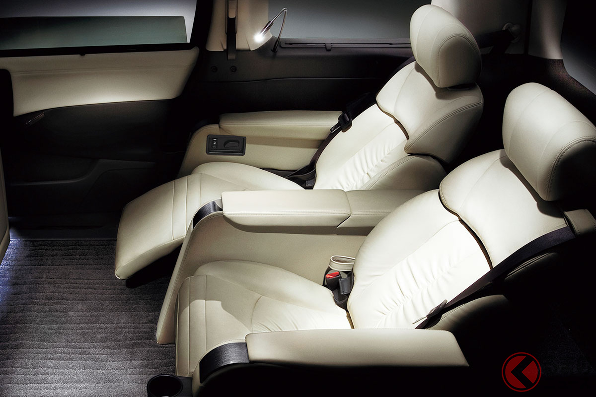後席2座の贅沢な「エルグランドVIP」