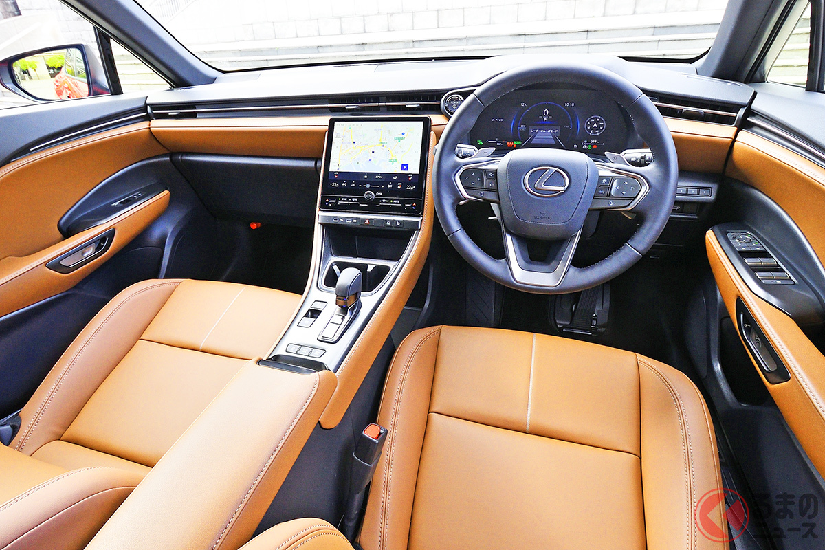 「小さな高級車」が人気の理由は?(画像はレクサス「LBX」)