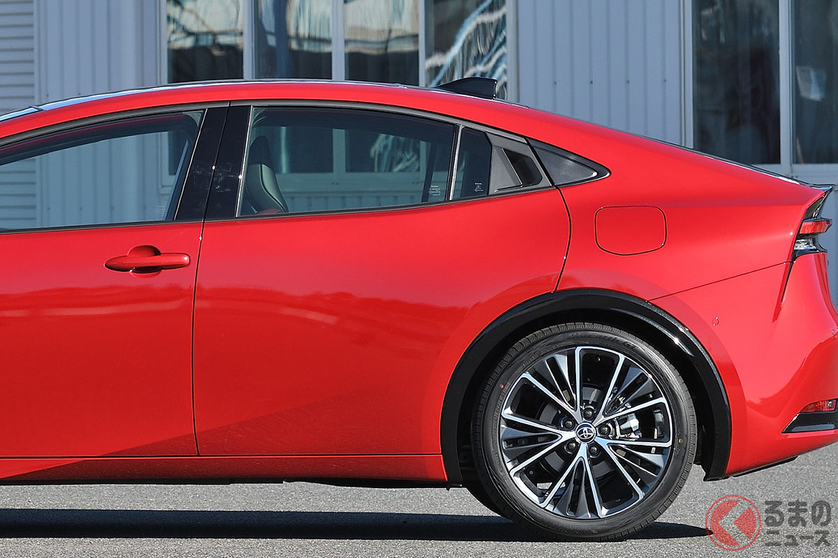 トヨタ「プリウス」後席のドアハンドルどこ?