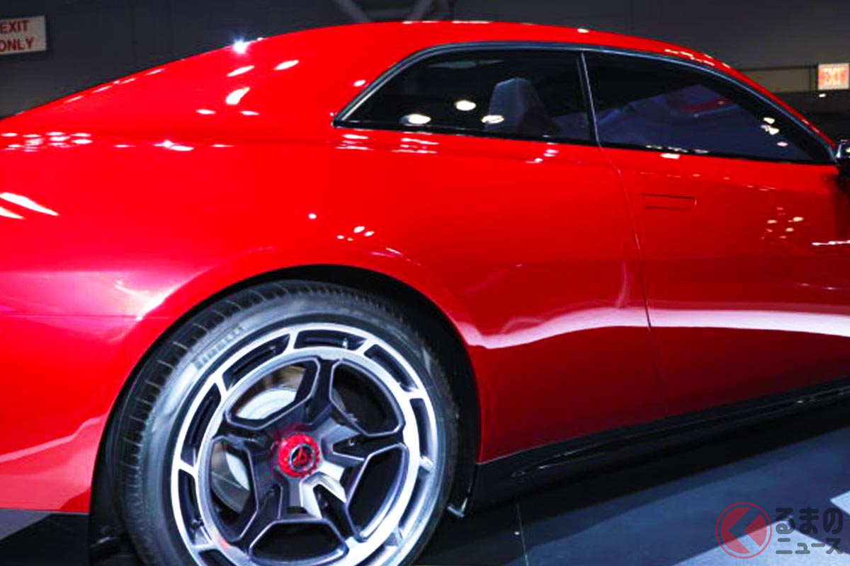 爆音の新型「マッスルカー」堂々登場!