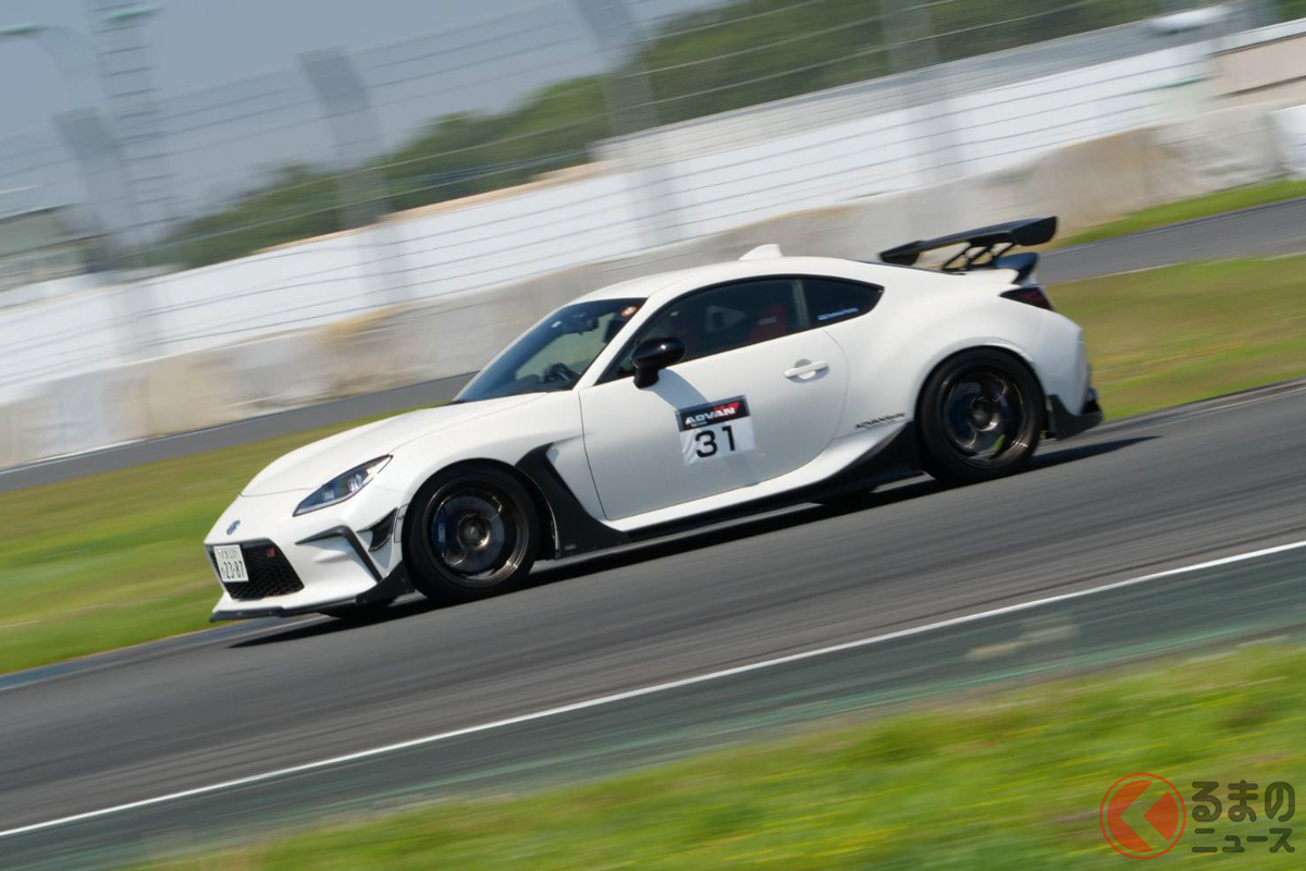 HKSテクニカルファクトリーのデモカー「GR86 スーパーチャージャー仕様」