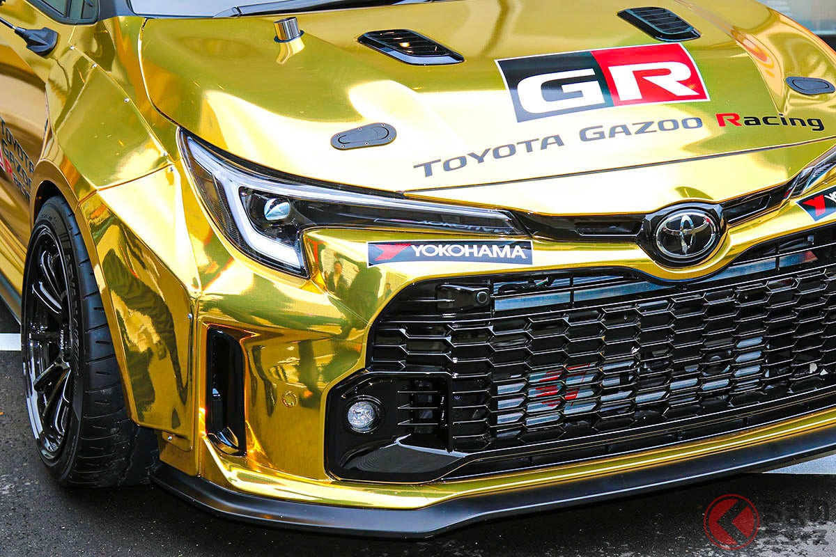 黄金に輝く「GRカローラ」! ミニカー版はハッピーセットで!