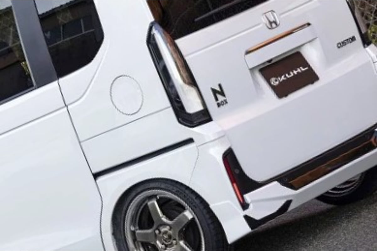 クールジャパンの専用エアロパーツを装着したホンダ「N-BOXカスタム」のデモカー（画像：KUHL JAPAN）