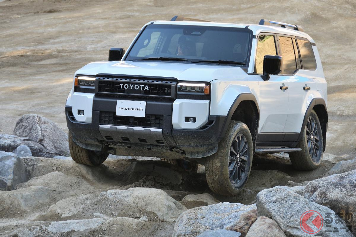 岩を駆け登るランドクルーザー250