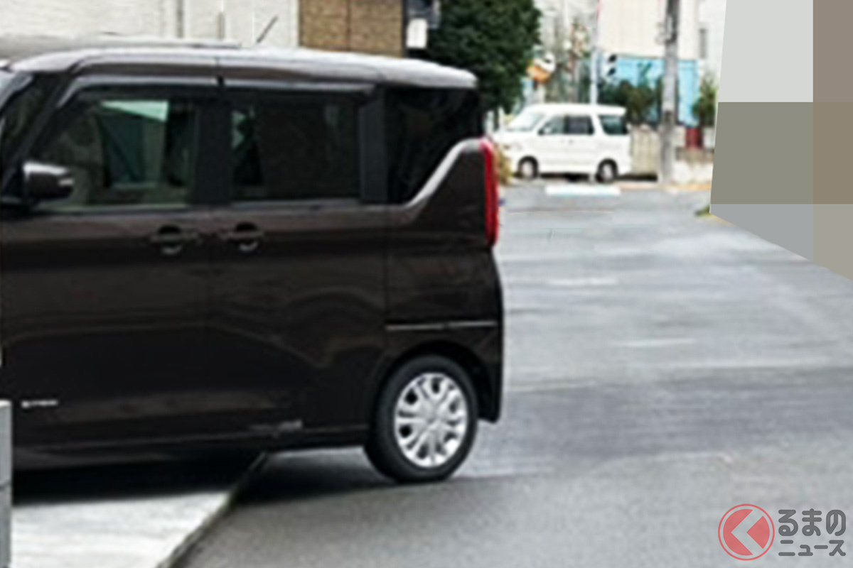 自分の敷地からどれだけ「はみ出し駐車」しても良いの?(画像:ユーザー提供)