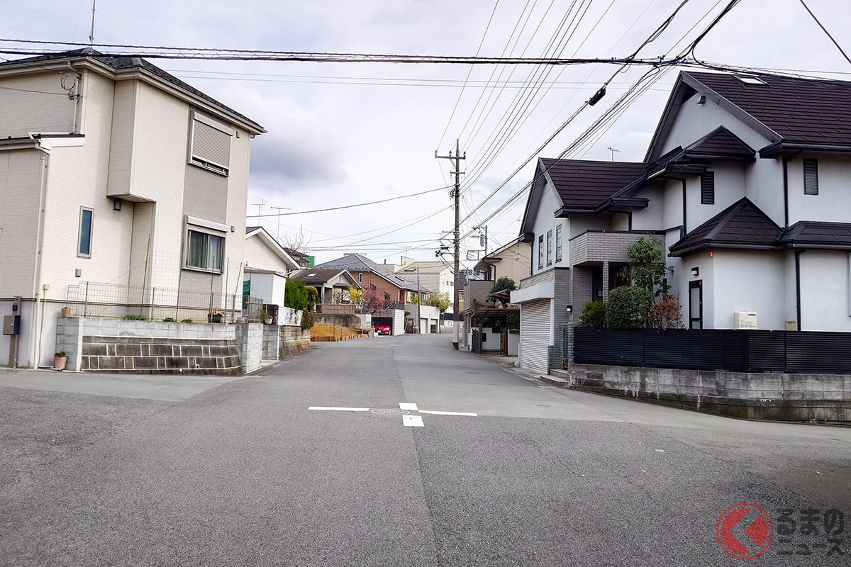 優先道路はどうやって見分ける? ポイントは「標識」「センターライン」「道幅」(画像はイメージ)