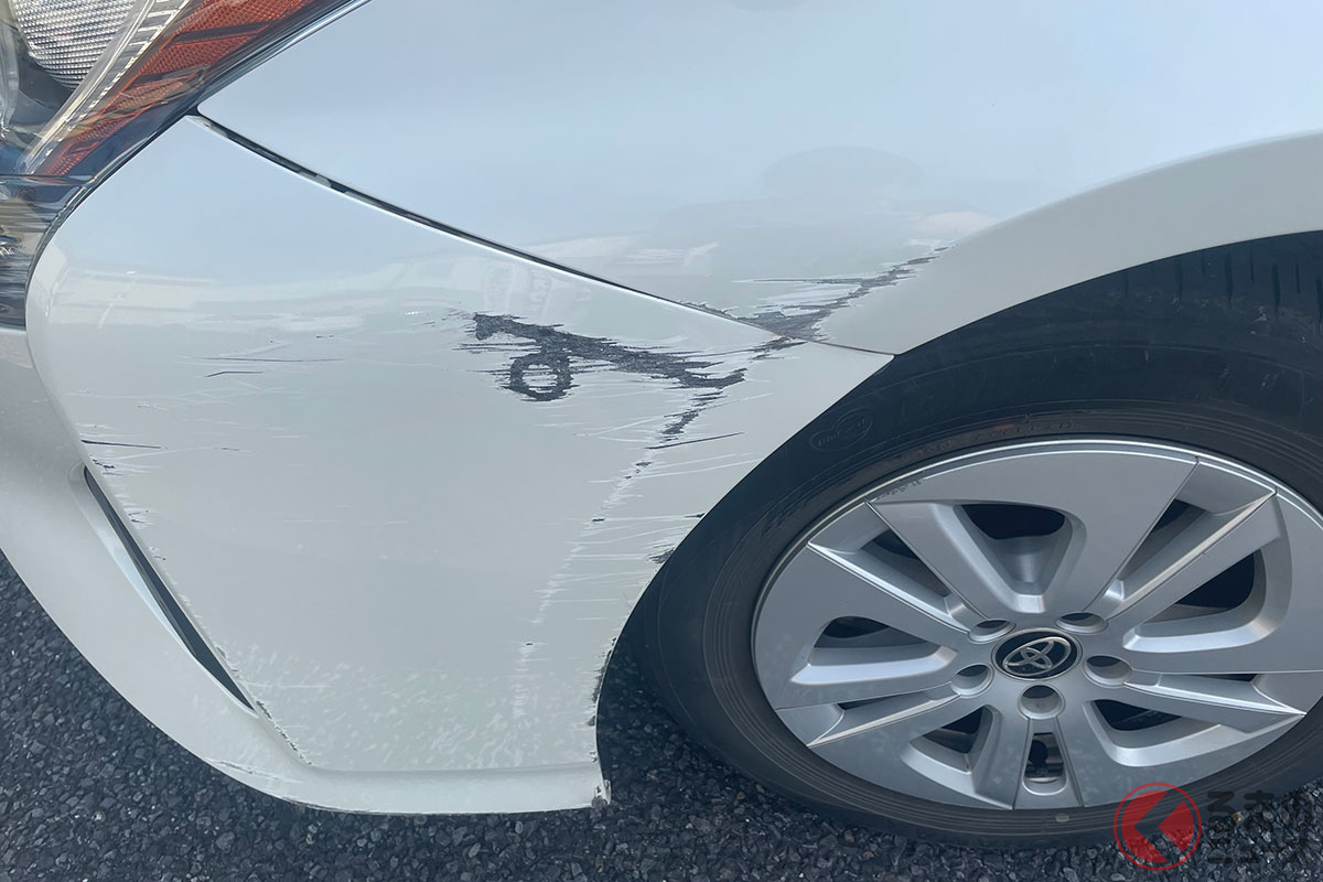 ボディに傷がついたクルマ