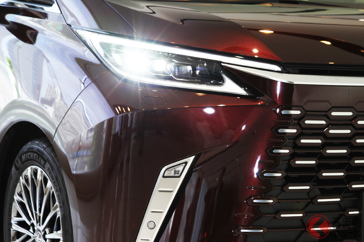 最高級「6座ミニバン」 3列目の仕上がりは