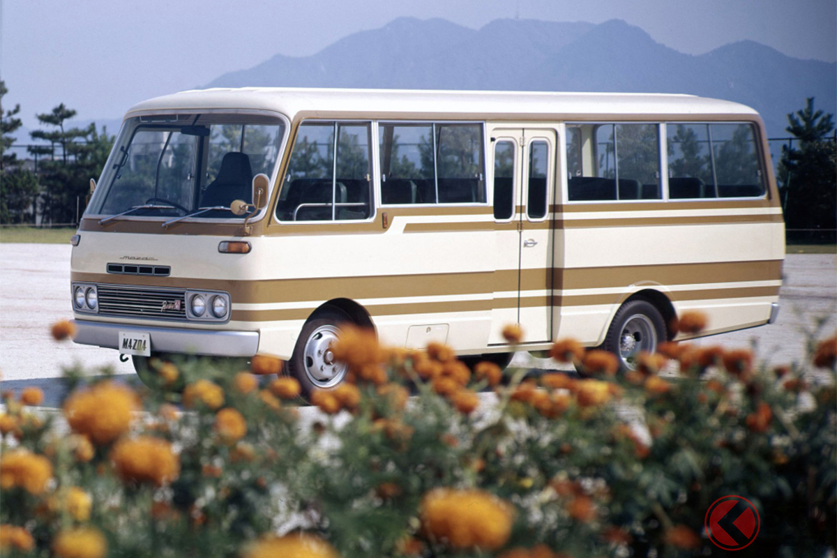 「みなさま、後方より聴こえてきましたのは、かのロータリーサウンドでございます」 バスガイドさんも驚いた!? マツダ「パークウェイ ロータリー26」