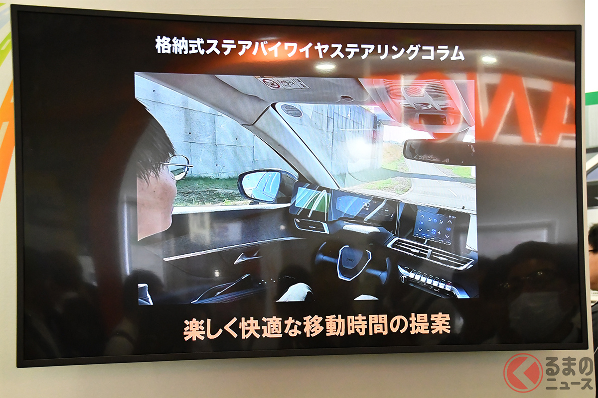 ジェイテクト「格納式ステアバイワイヤステアリングコラム」搭載車で自動運転を行っている様子