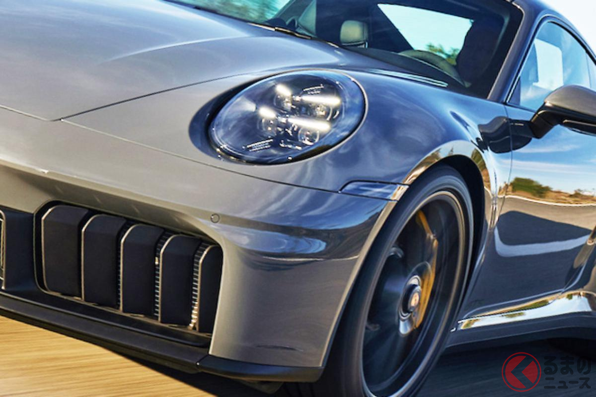 エクステリアが刷新され、縦型のフィンが採用されたバンパーデザインとなった