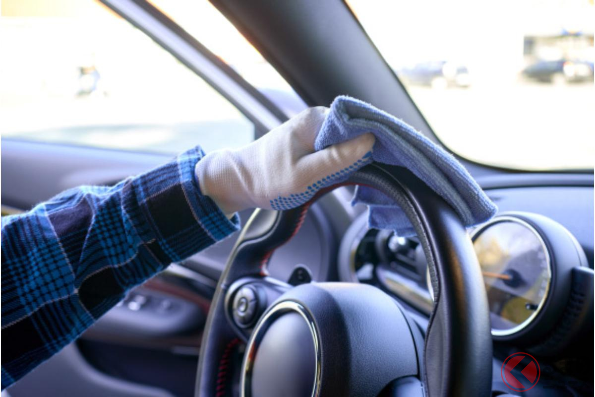 マイクロファイバークロスを車内に1枚常備しておくのもオススメ
