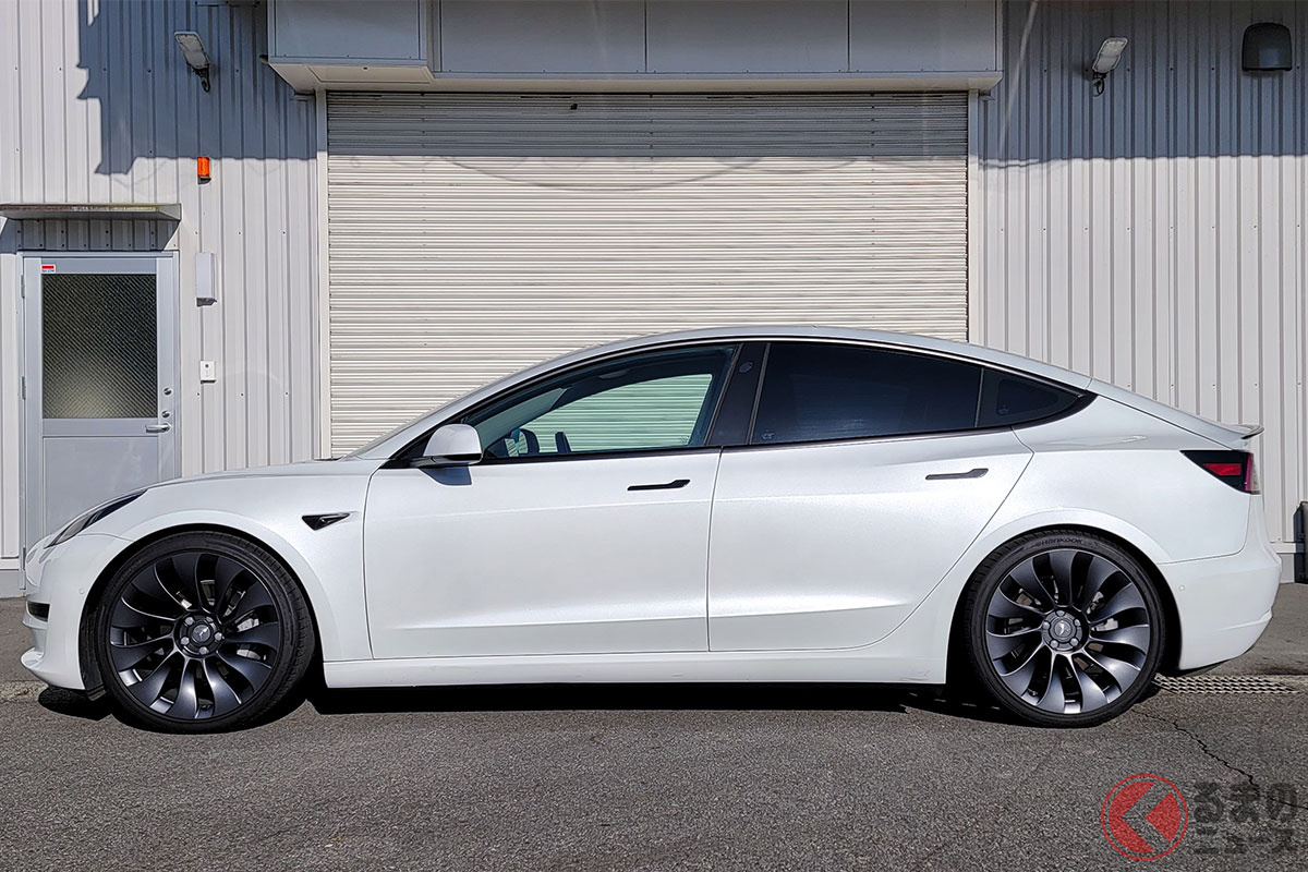 テスラ「モデル3」に「HKS HIPERMAX S 3L13 RWD FULL KIT(MODEL 3)」を装着した様子