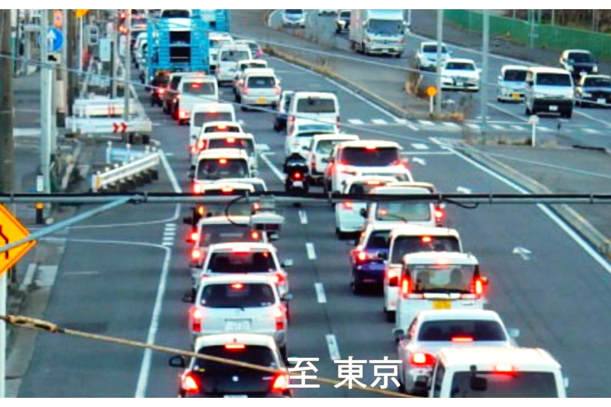 渋滞する国道357号の千葉市蘇我エリア（画像：国土交通省）。