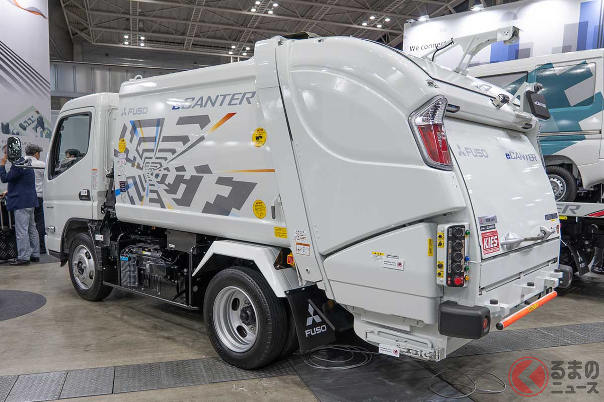 eキャンターのごみ収集車。架装品の動力となる「ePTO」も電動化されているため、騒音を抑えながらの作業が可能(布留川 司撮影)