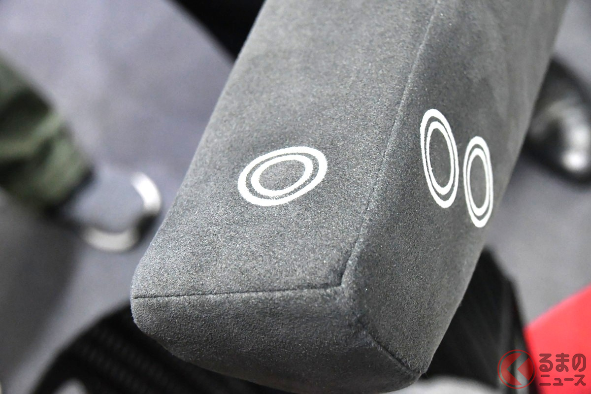 自然な手の位置に配置された「スマートスイッチ」