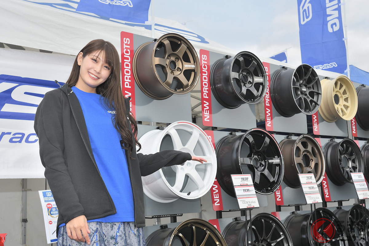 レイズファンミーティング2023 でMCを務めた「沢すみれ」さん