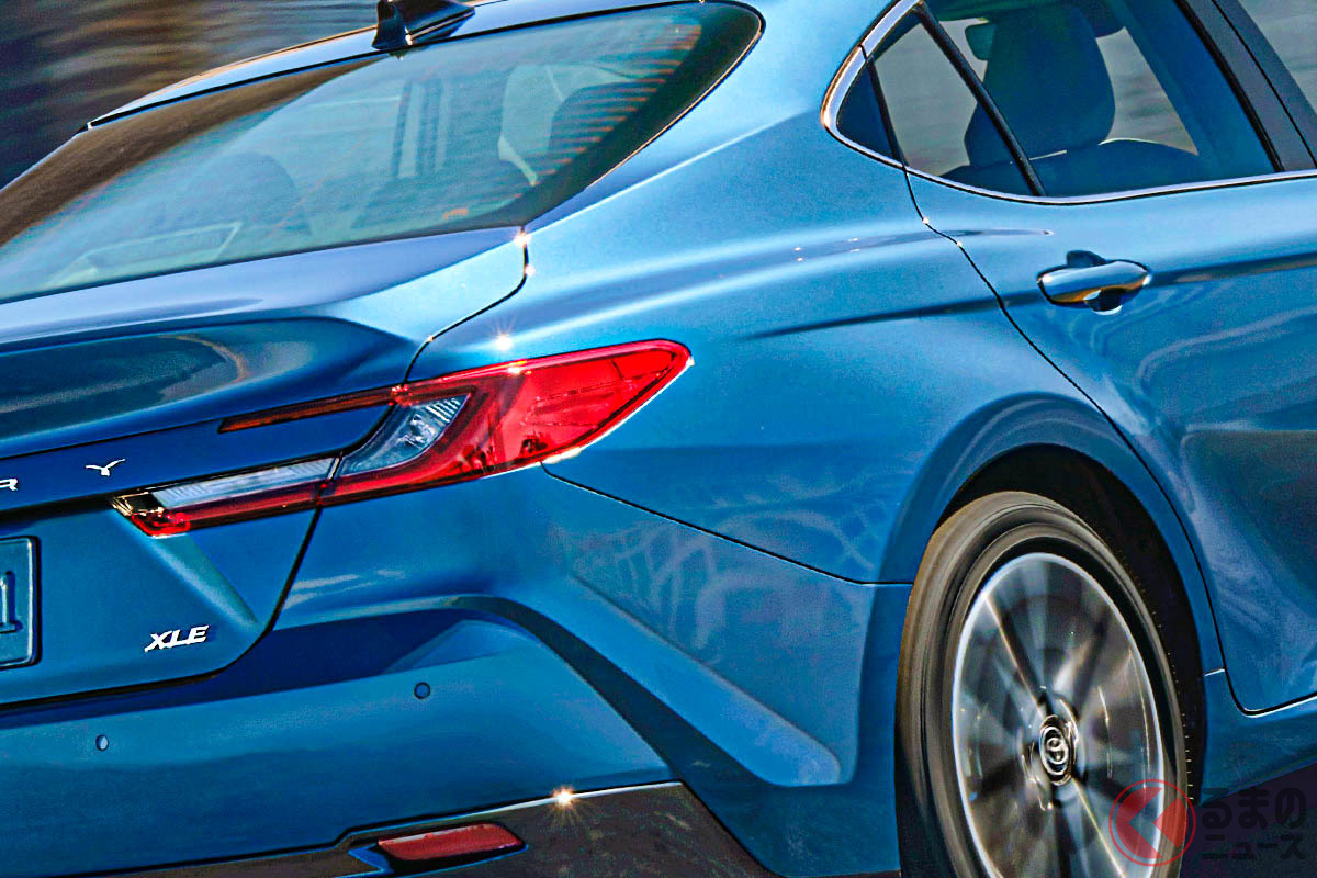 トヨタ新型「カムリ」