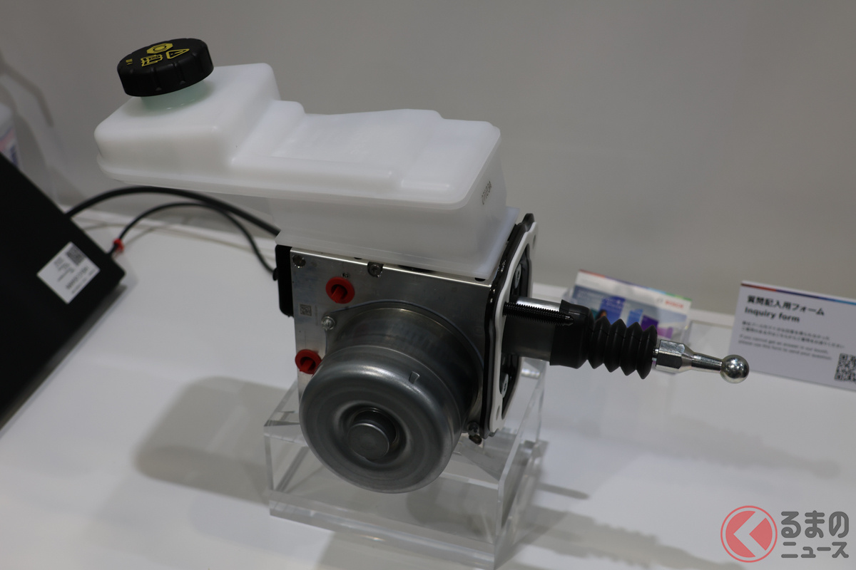 ボッシュのブースで展示された「デカップルド パワー ブレーキ」