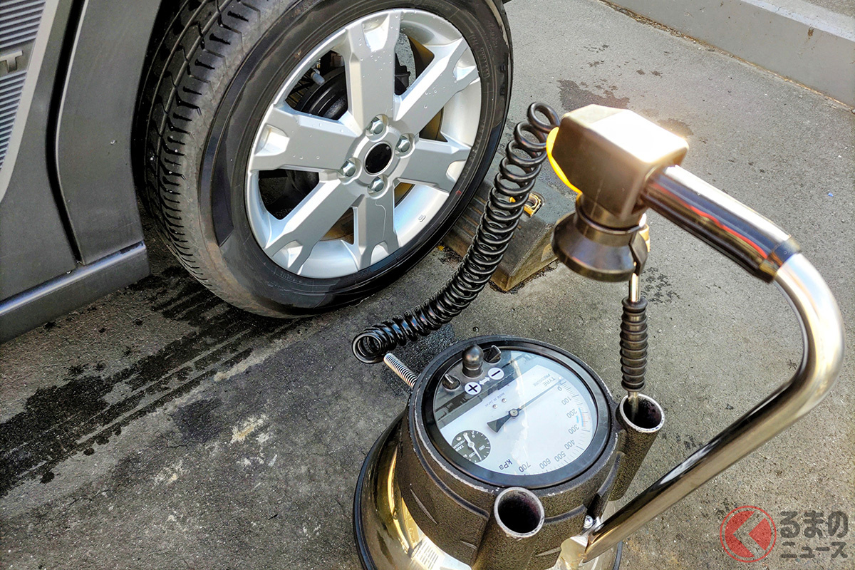 タイヤの空気圧「高めにしますか」はなぜ聞かれるのか