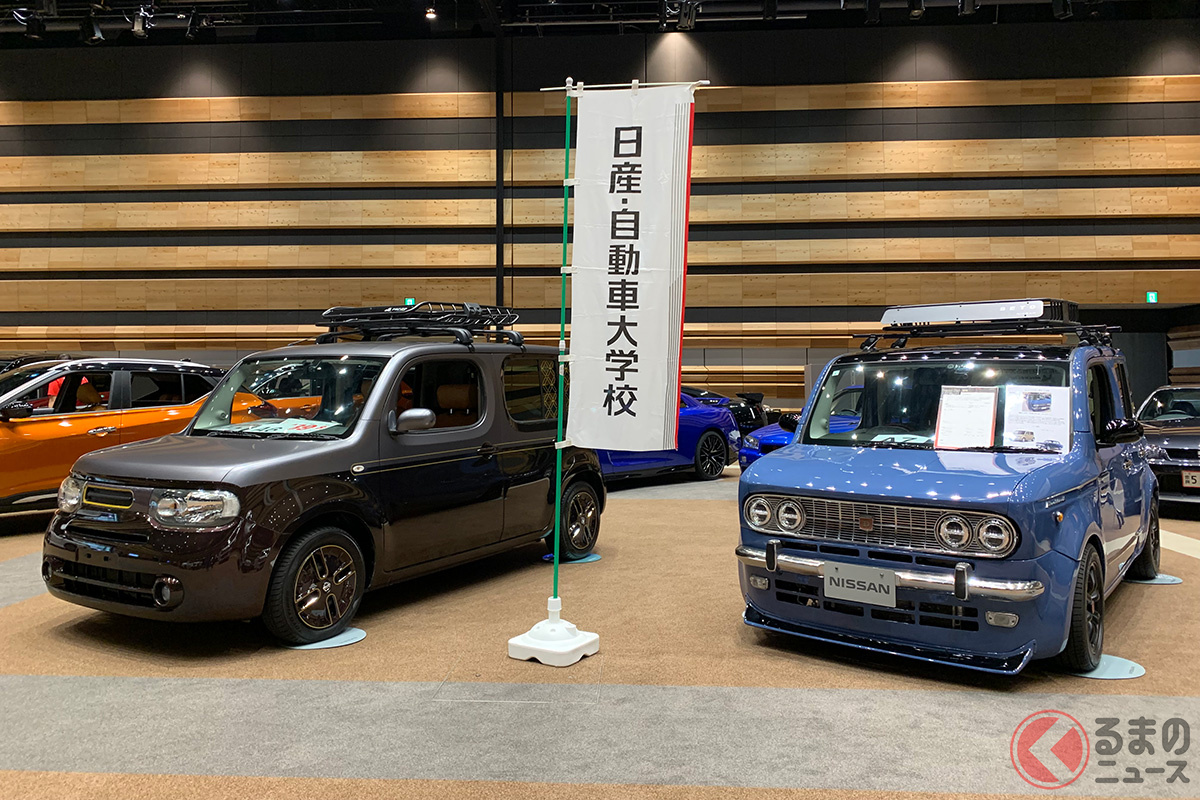 日産の中古車リフレッシュプロジェクトで誕生した「キューブ」(左)とブルーバードのテールランプを採用した「SETO」
