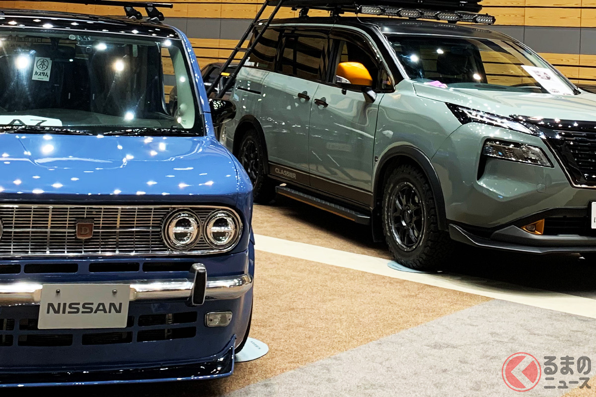 ブルーバード顔の「キューブ」(左)と「#新型エルグランド」で話題となった「エルグランドグラシア」(右)