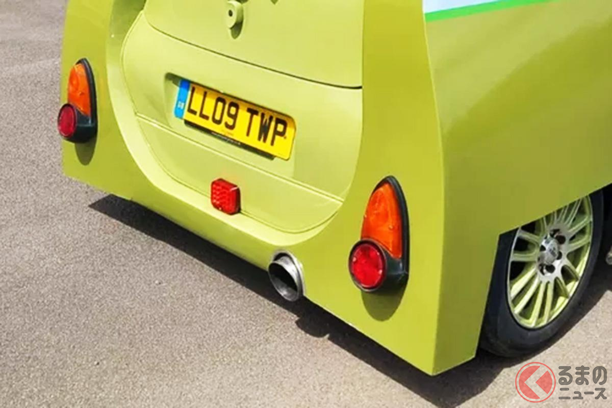 映画「カーズ」に登場したキャラクター「ザンダップ教授(プロフェッサーZ)」をモチーフにしたトヨタ「IQ」(PHOTO CREDIT:eBay Inc.)